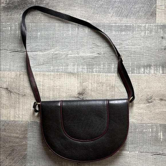 Chic Black Crossbody Bag - Picture 5 of 8